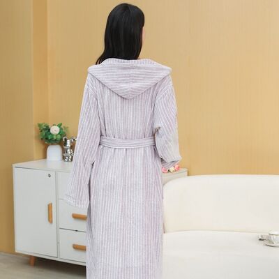Bom preço 120cm Unissex Inverno Listras Coloridas Coral Fleece Roupão Pijamas Super Absorvente on-line